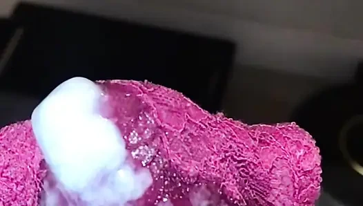 Istri tiba di rumah dengan celana dalam basah berbau sangat enak, saat dia mandi aku perlu krim celana dalam itu