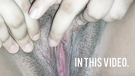 Посмотри под мою юбку, я не ношу трусики.