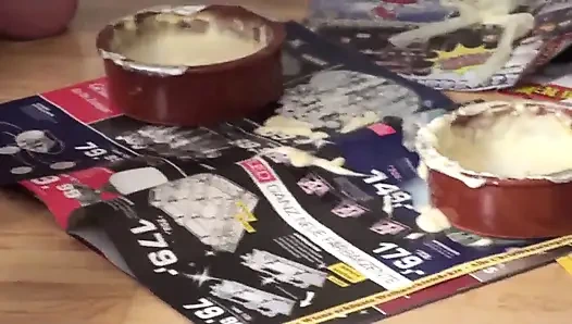 Лижи, подчищай мои подошвы, раб!