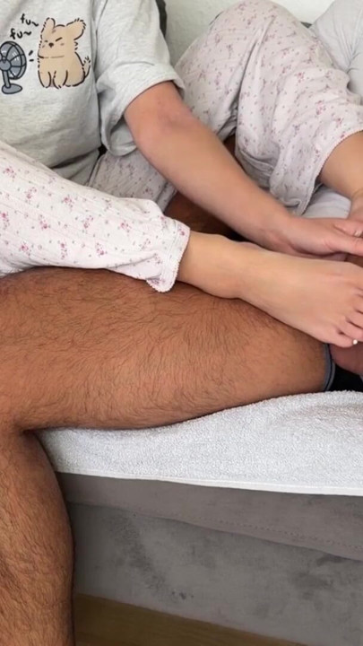 Stepbros cum on my feet. I know he loves my white toes. | Clip 2