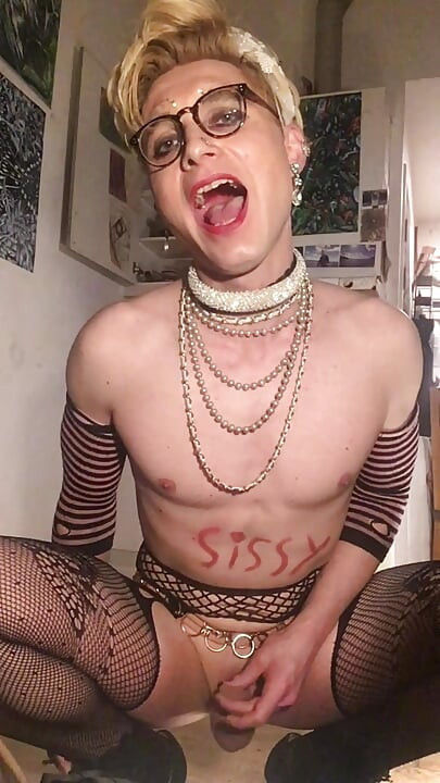 Mädchenhafte Sissy-schlampe! Jes Brinch Ist Eine Schwache Verliererin!