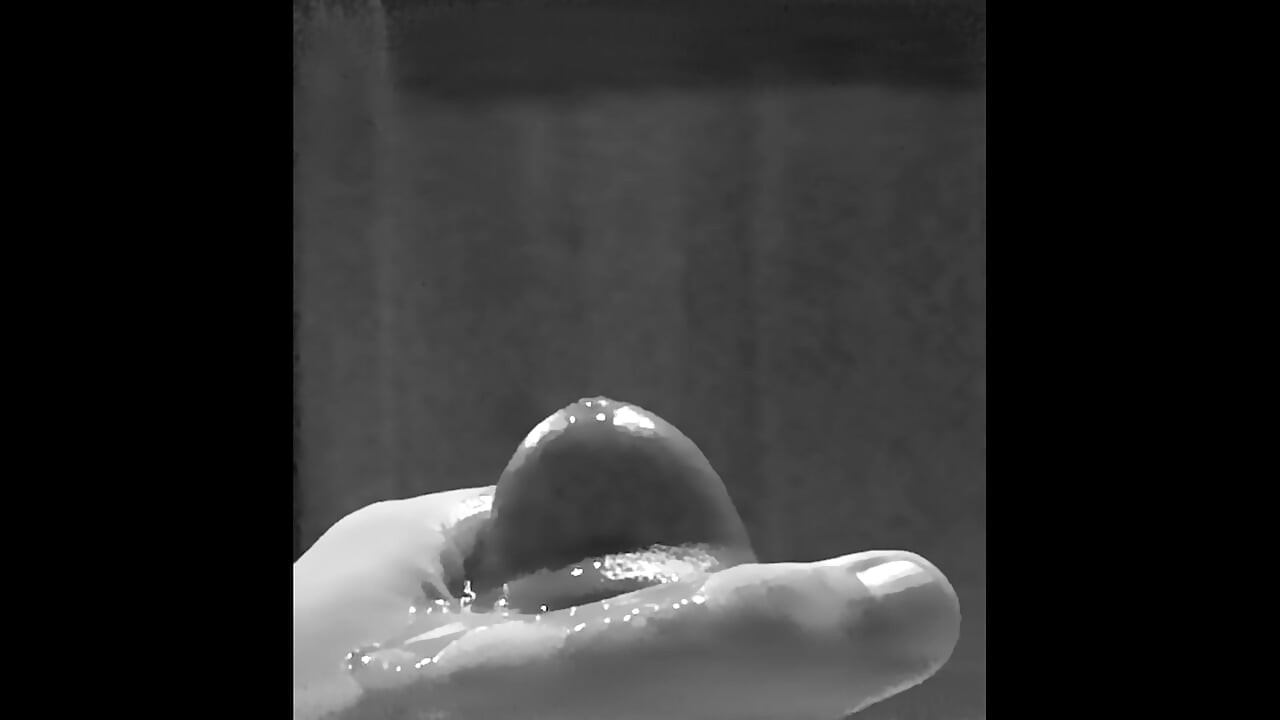 白い滴が手にあふれている