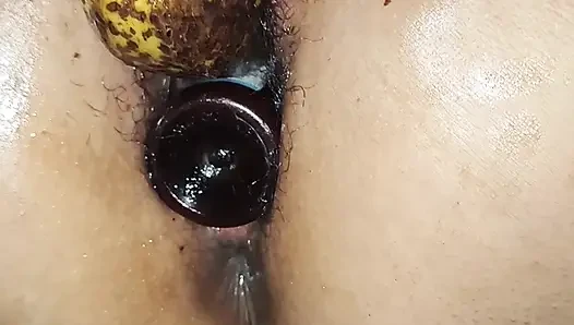 Memompa pisang dan botol ke memek saudara ipar dan banyak menidurinya.