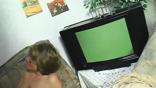 Зрелую с идеальным телом трахает пожилой джентльмен