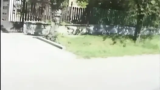 Двойное проникновение на улице для неограниченной шлюхи