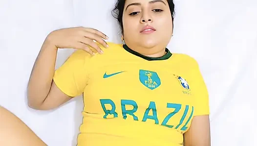 Eshita-mu. Adik tiri. Adik tiri bangla India bersetubuh sambil bertaruh pada pertandingan sepak bola.