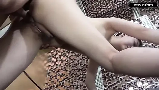 Si cantik jangkung dengan latar belakang kejuaraan ini memulai petualangan pertamanya yang tak terlupakan