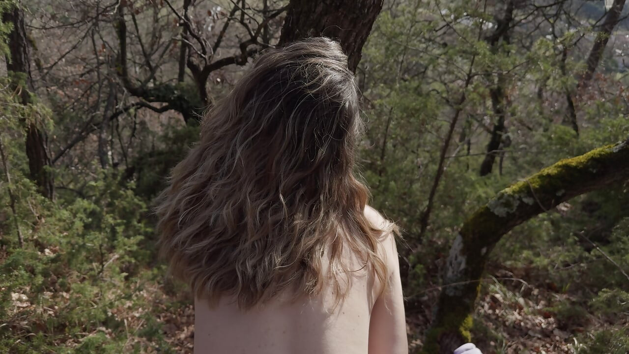 Pyysin tuntematonta nussimaan minua metsässä - POV MILF