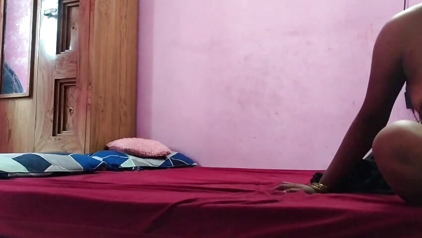 Zgodna tamilska varajuća žena se jebe