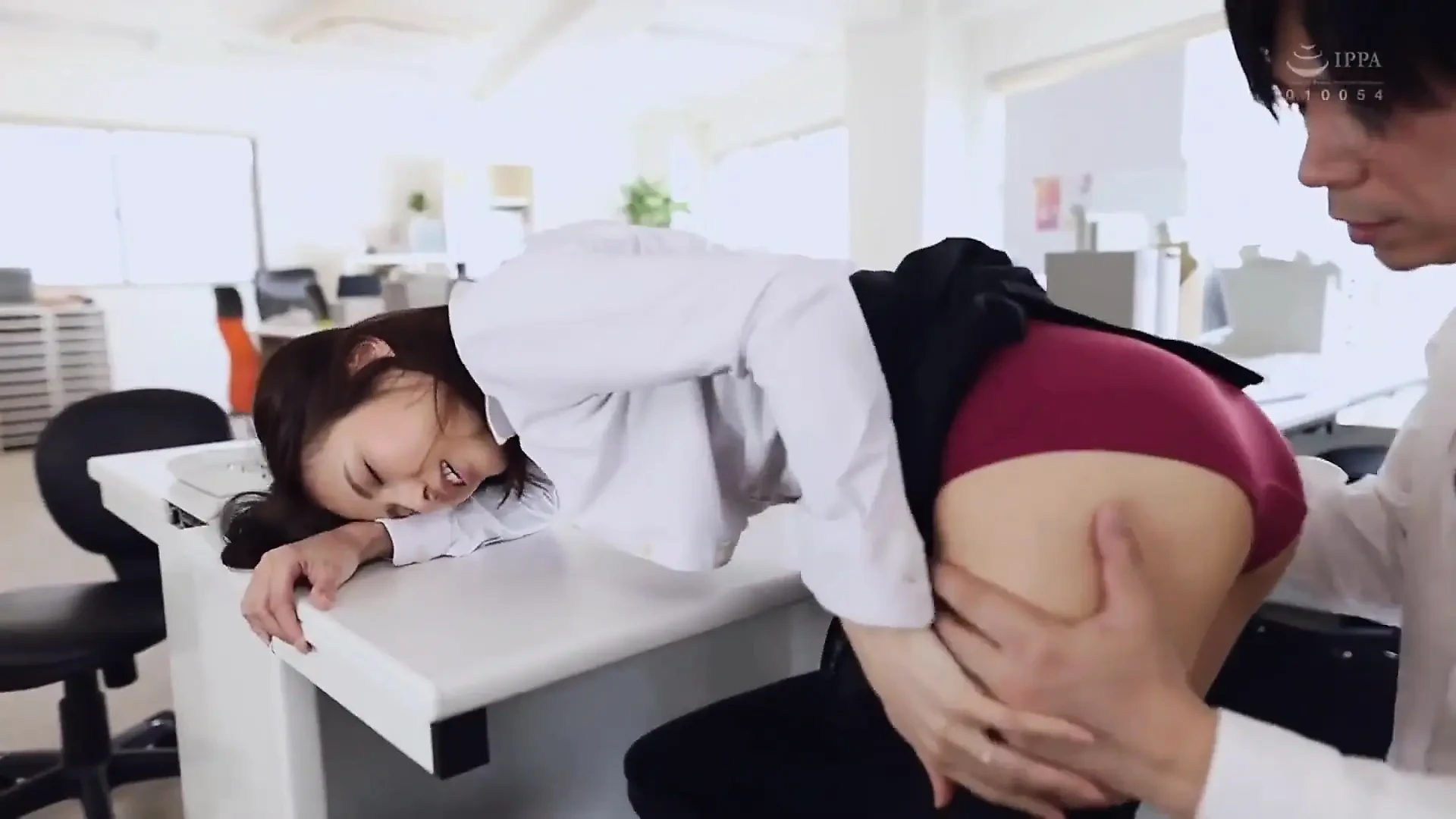 Az éhes női főnök creampie szexet akar veled. 1. rész