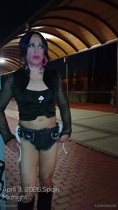 Taniax take off her mini shorts and cum on the street