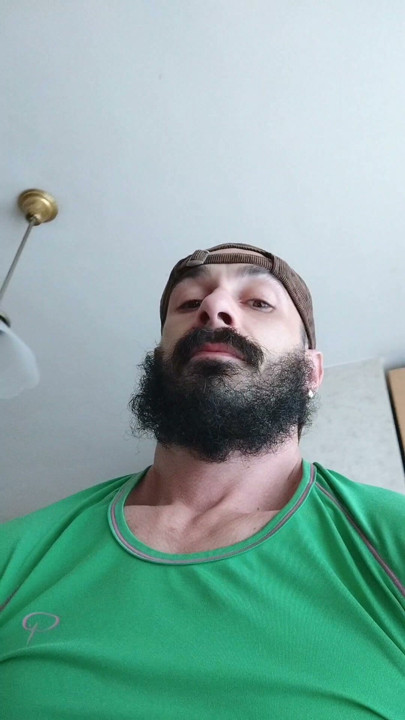 Just a small video in order to know basically how I look like thank you I'm new