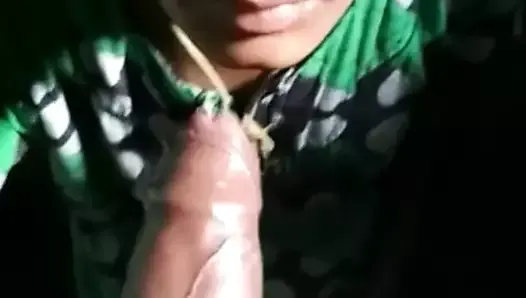 Young Tamil wife blowjob & deepthroat- mulai ah kaatu