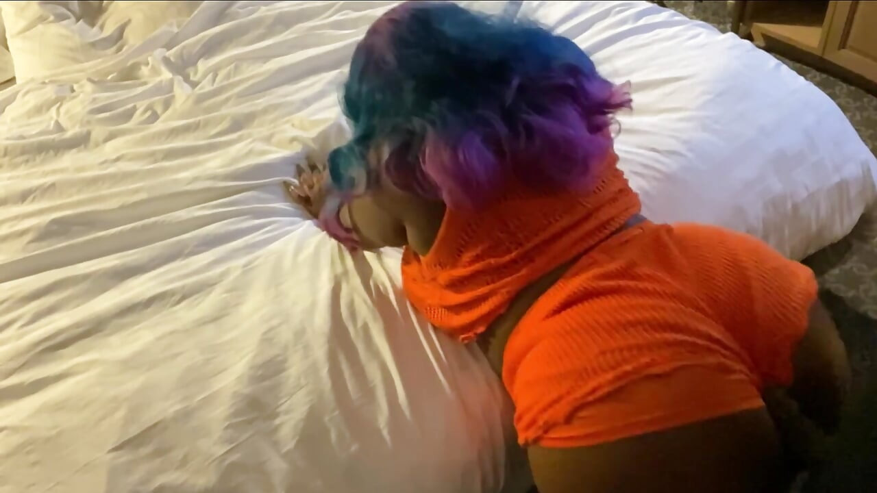 Большую задницу в оранжевом раздалмы