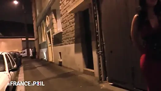 Güzel öğrencimiz Jessica için eş değiştirenler için bir kulüpte ilk deneyim