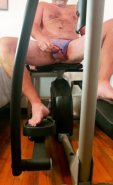 Beary ride the exercise bike until he CUMS