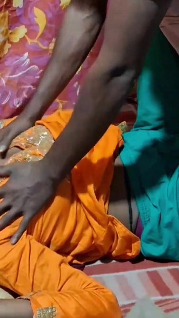 Stunning moment from "Malik Ne naukrani ko Akele Kamre Mein Chut Chud"
