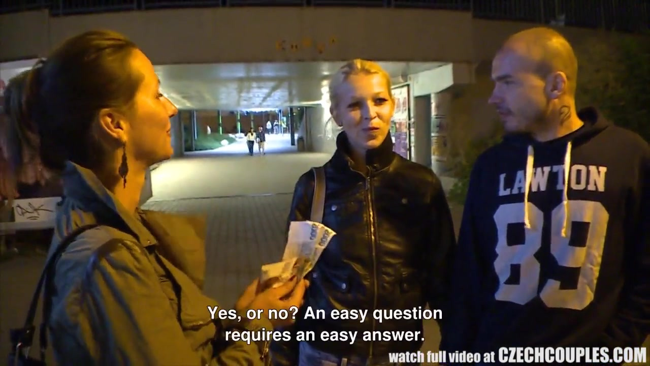 Gf交換のためにお金を稼ぐ美しいチェコ人ペア