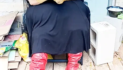 Yarasa kız sigara molası veriyor