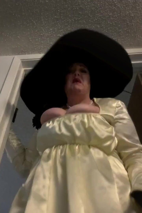 Impregnate Lady Dimitrescu