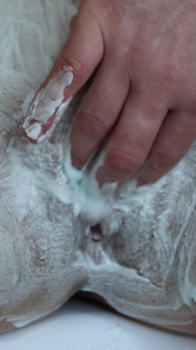 Holení přistávací dráhy! Intimní trimming kundičky! Detailní záběr na chlupatou kundičku! | Klipy 2