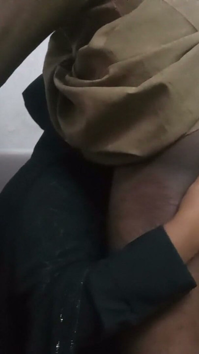Minha esposa me fode duas vezes por dia; eu não aguento mais. | Clip 1