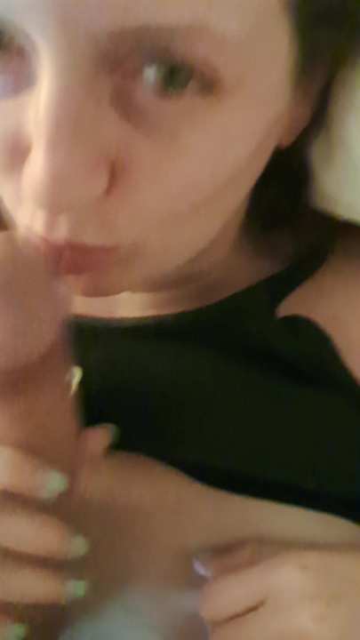 Me encanta una gran polla dentro de mi pequeña boca