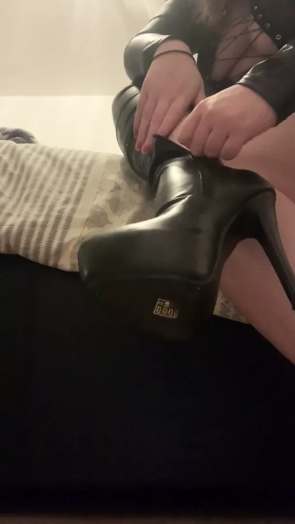 Scottish Goddess Leather Boots