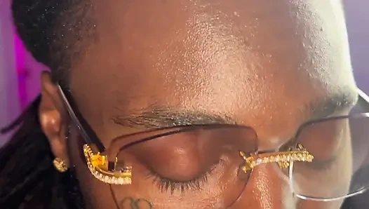 Мой муж лижет мою киску, пока я не кончу