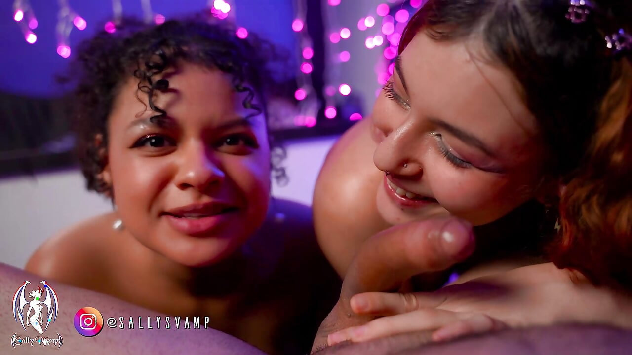 Ben ve erkek arkadaşım şanslı bir adamın yarağını alıyoruz - Sallys Vamp ve Diana Marquez
