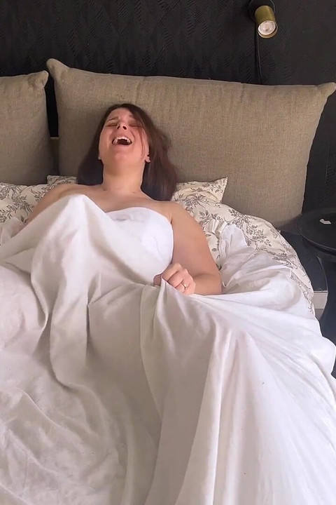 Home Alone Masturbating Pussy Play Under the Sheets