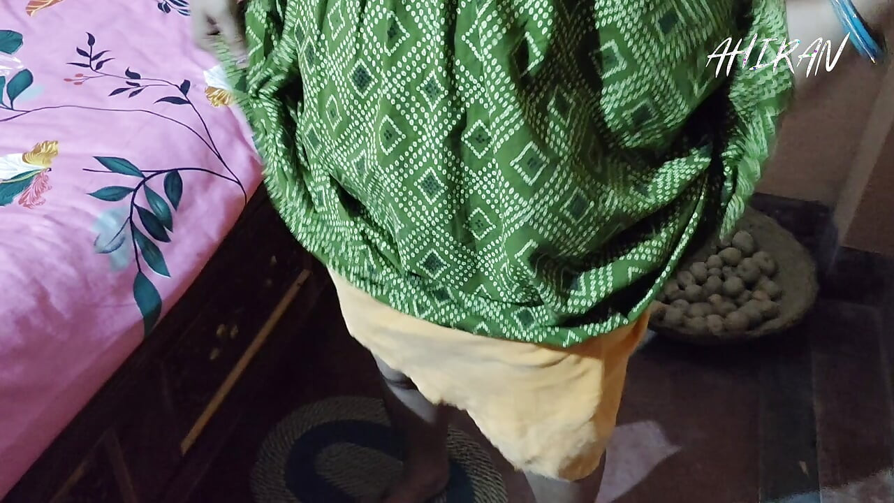 JUNGE UND MÄDCHEN SPIELEN IM SCHLAFZIMMER!