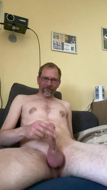 I like to ☺️ show myself with my hard-on