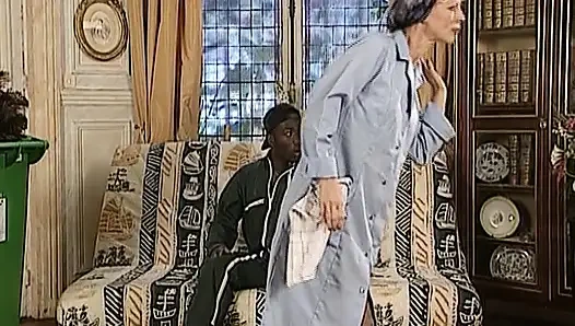 Sexy blondes deutsches zimmermädchen von schwarzem hengst