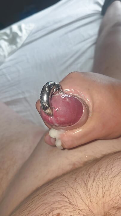 Nu este nevoie de lubrifiant. Cantități excesive de pre-spermă.