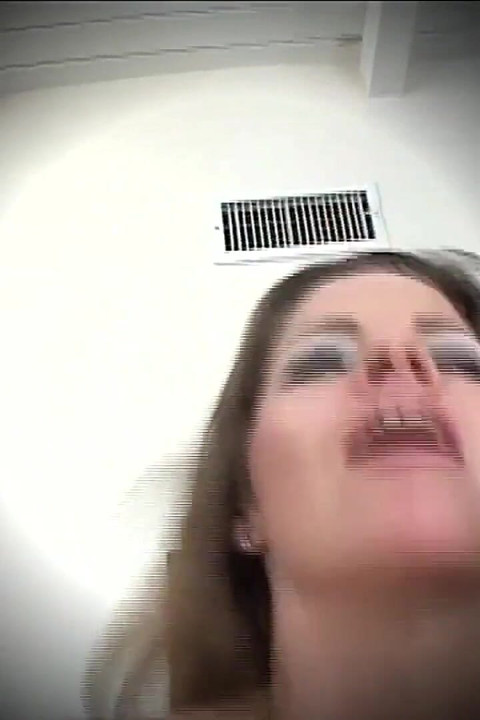 Morena milf com peitos enormes ejaculação na buceta por grande pau