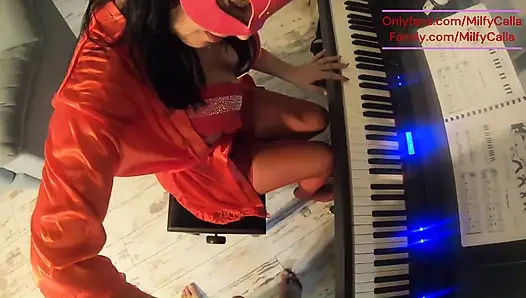 Pelajaran piano menggoda cewek dengan lingerie merah, habis-habisan sampai mulutnya berantakan