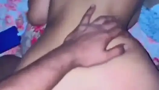 Desi bhabhi steckt kondom auf schwanz und fickt in cowgirl-pose