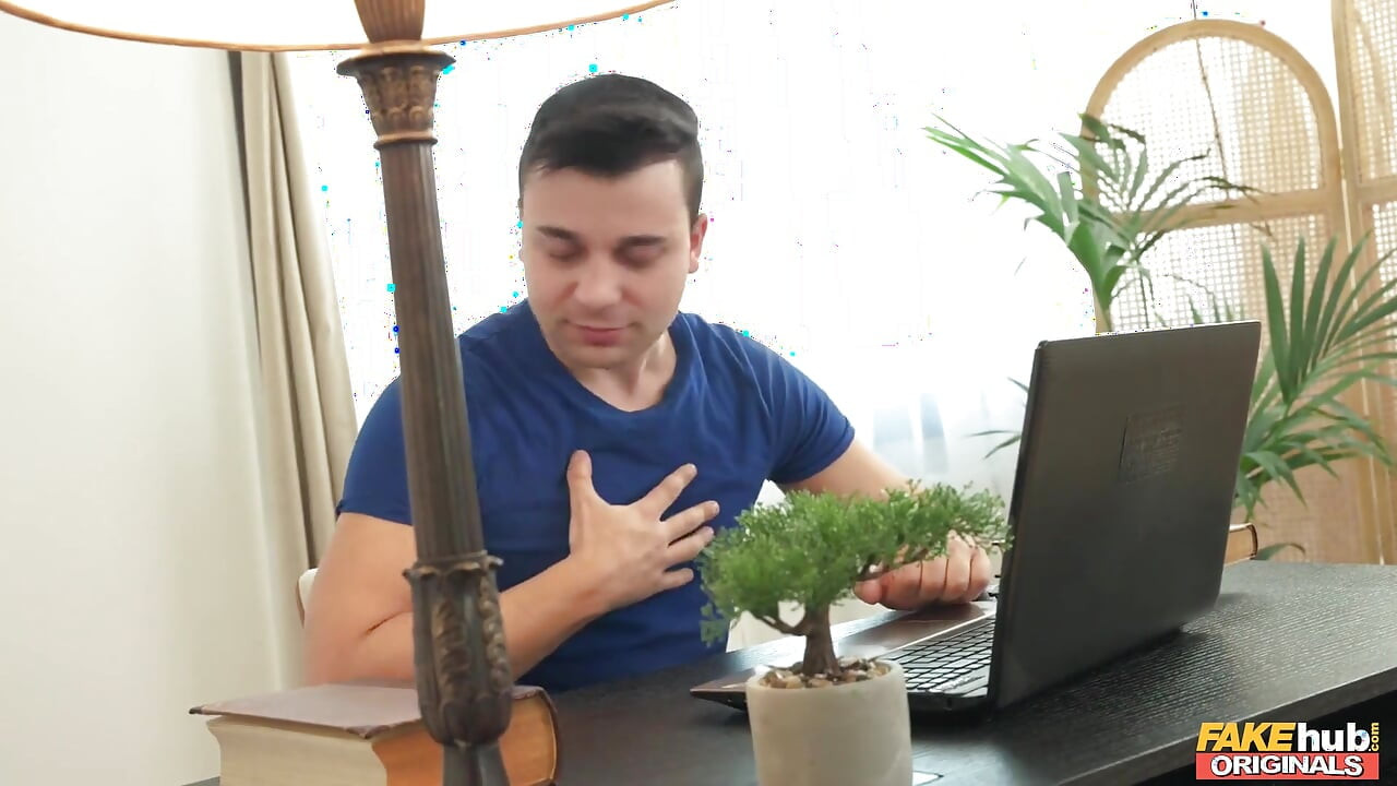 Fakehub Originals - dominatoarea cu forme Sabien Demonia îi face pe bărbați sclavul ei