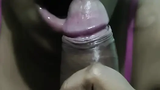 Istri india lagi asik nyepong kontol dan peler