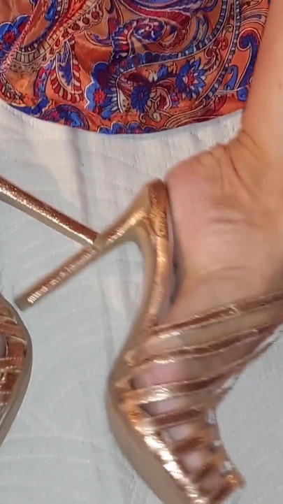 Selena's Feet Worship and Posing in Heels