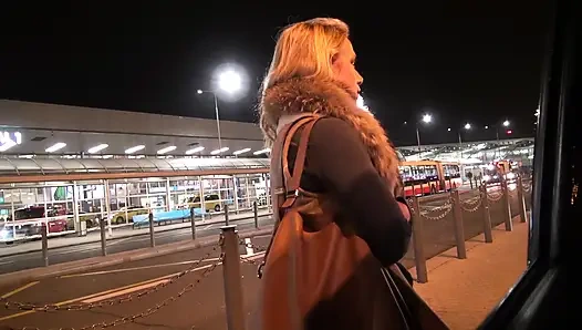 Penjemputan di bandara - sasha steele