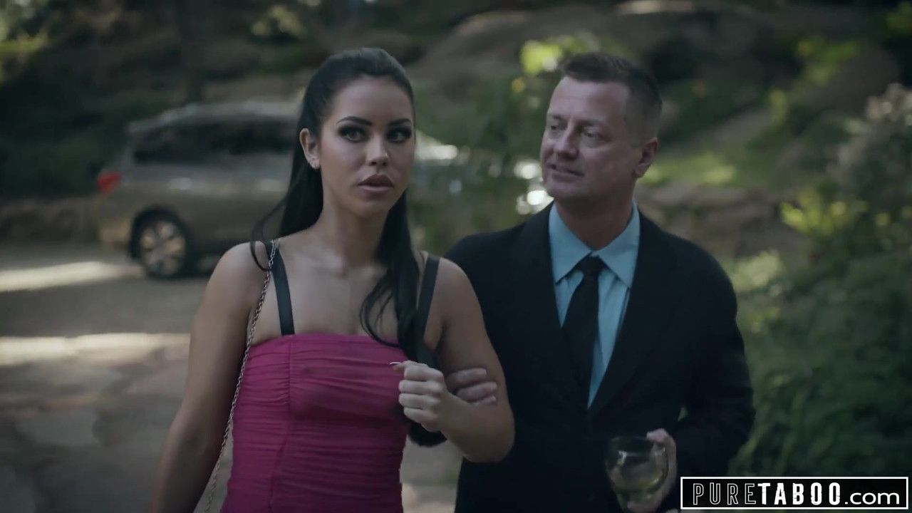 純粋なタブー痴女がビジネスマンに屈辱-公共ファック