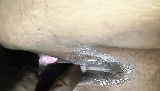 Water fell into the pussy when she put a finger in her pussy.