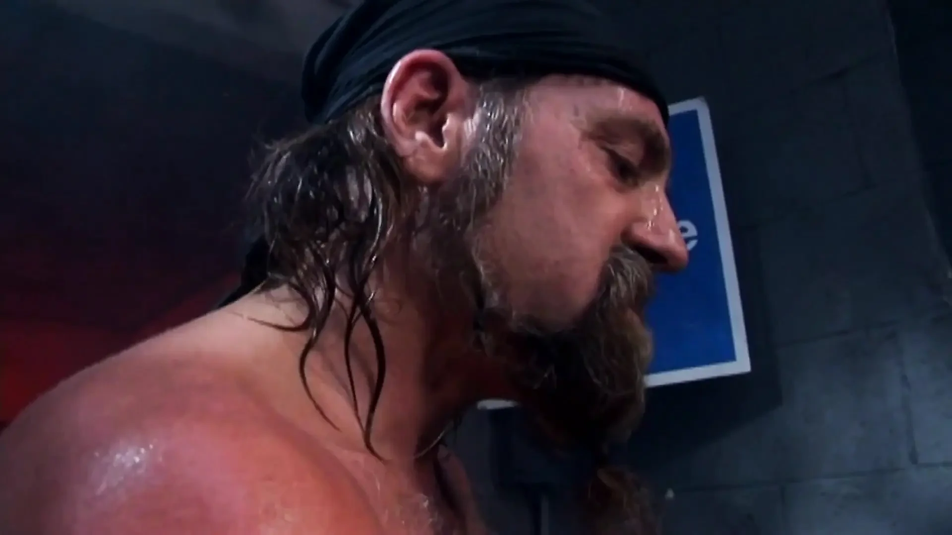 Redhead babe gets fucked hard in her juicy pussy