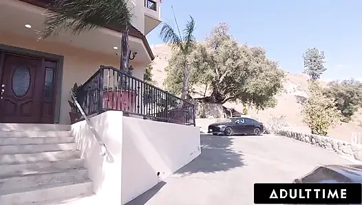 ADULT TIME - öfkeli karın Sarah Vandella patronunu sikerken seni izletiyor! BAKıŞ AÇıSı