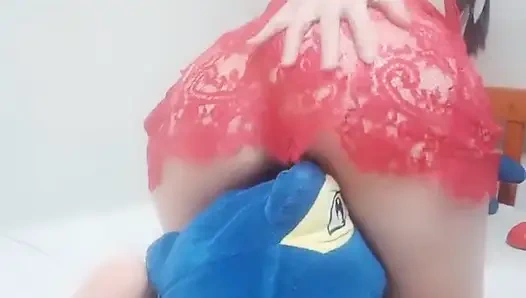 Идеальная задница и киска скачет Dinosour, такая сексуальная симпатичная