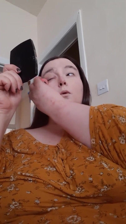 Fan club exclusive - Βάζω το μακιγιάζ μου