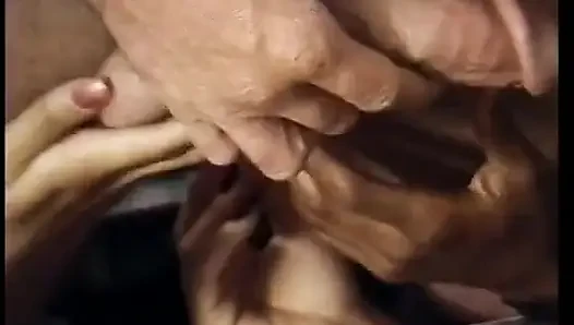 Beş yarak aç zenci yıldız şanslı bir adamın güçlü salatalık için kavga ediyor