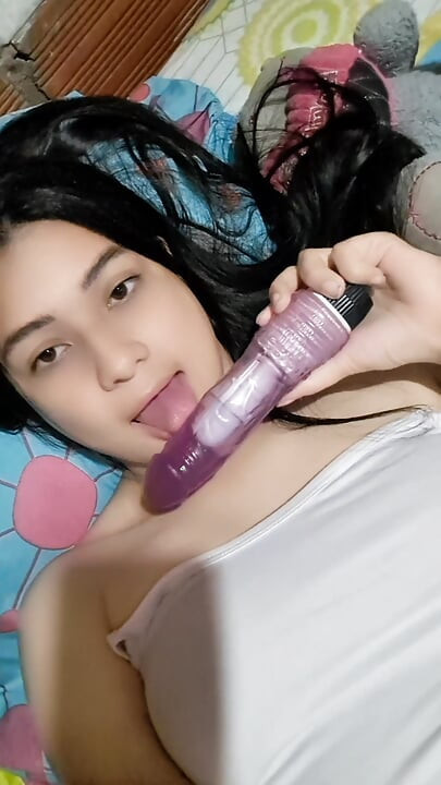 Mi hermanastra me prestó su coño rico y apretado para depositar todo mi semen - porno